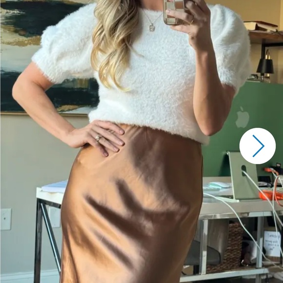 Black Short Puffed Sleeve Sweater - Picture 4 of 4